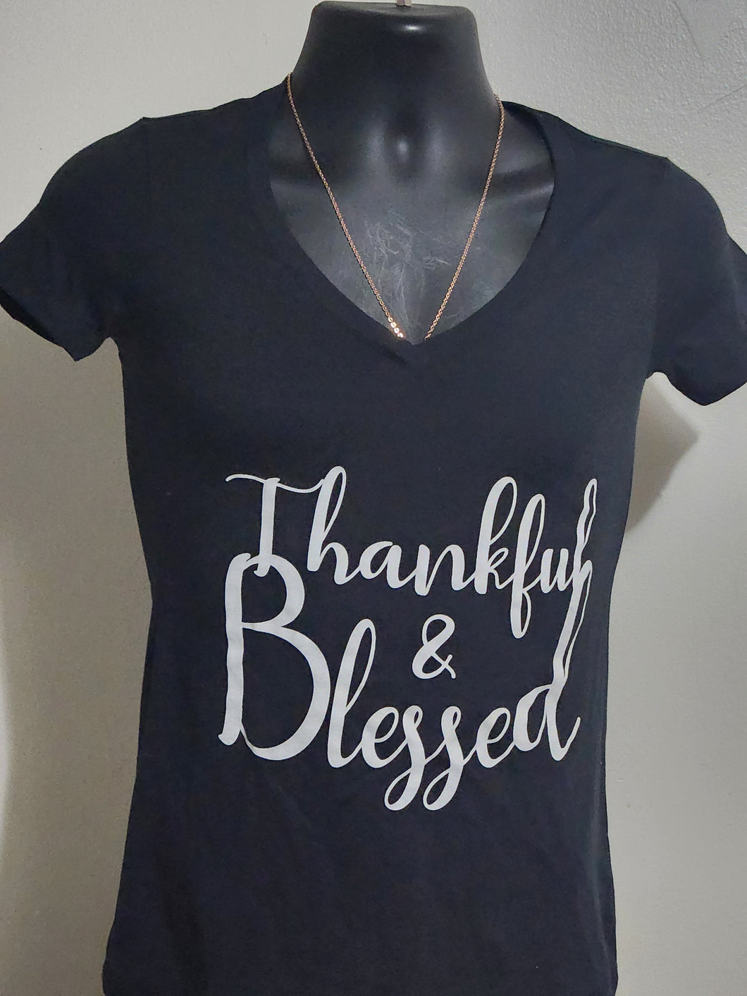 V-NECK WOMEN Thankful & Blessed t-shirts